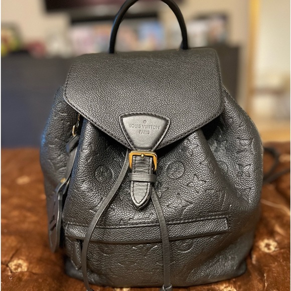 Black leather Louis Vuitton back pack main image 10